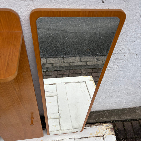 Vintage dreiteilige Garderobe mit Spiegel