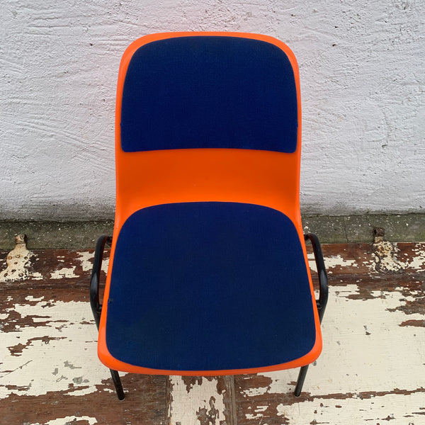 Vintage Stapelstuhl von Sulo in orange