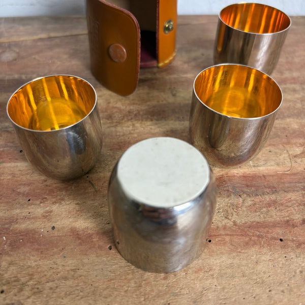 Vintage Trinkbecher Set im Lederetui