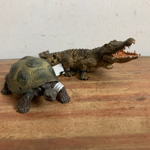 Konvolut 2 Tiere Schleich Riesenschildkröte 17015 Krokodile 14378
