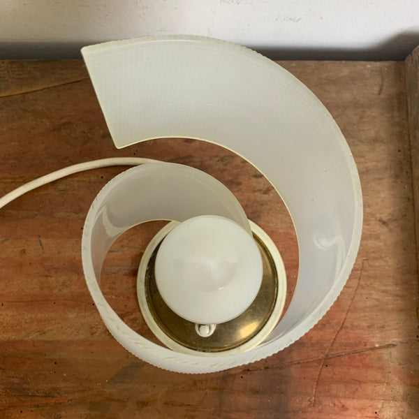Stylische Mid Century Nachttischlampe