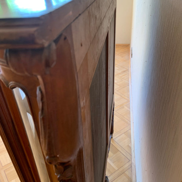 Antike Historismus Vitrine im Rokokostil