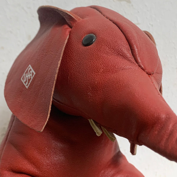 Vintage Werbefigur Elefant rot von Knautsch für UFA