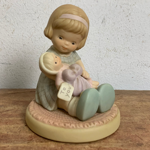 Vintage Figur Memories of Yesterday "WRAPPED IN LOVE AND HAPPINESS“