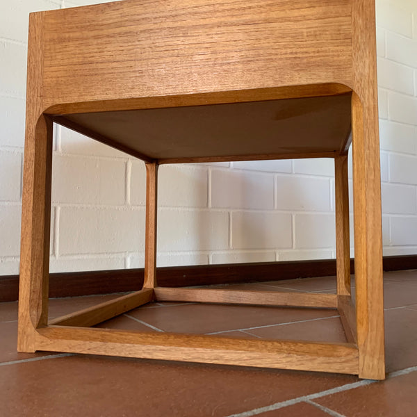 Vintage Dänisches Minimalistisches Würfel Teak Pflanzgefäß von Aksel Kjersgaard