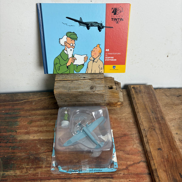 Modell Figur und Buch Tim und Struppi Das graue dreimotorige Flugzeug mit Professor Halambique aus König Ottokars Zepter