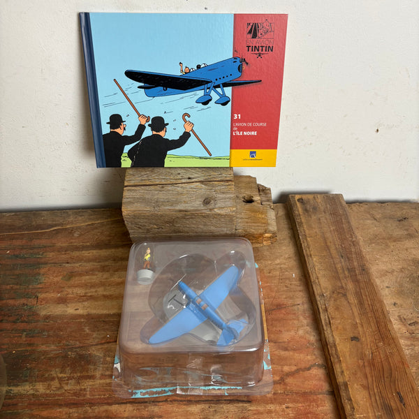 Modell Figur und Buch Tim und Struppi Das blaue Rennflugzeug mit Tim aus Die Schwarze Insel