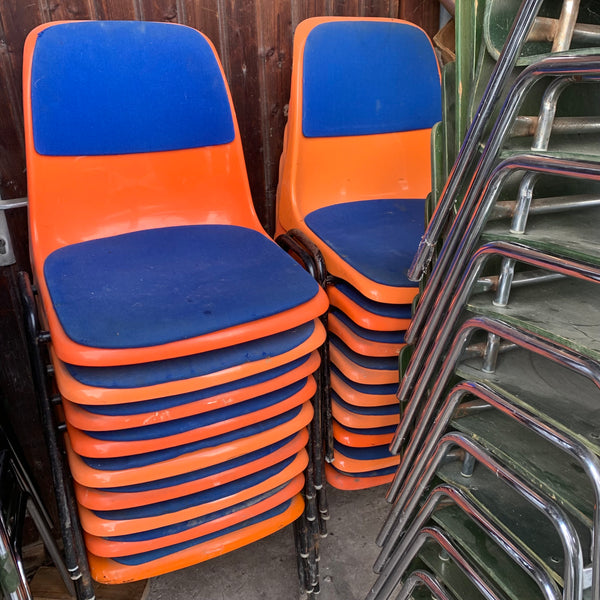 Vintage Stapelstuhl von Sulo in orange
