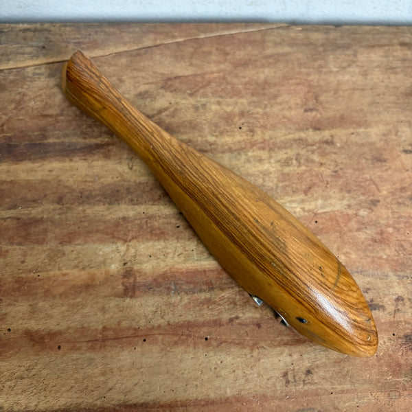 Vintage Flaschenöffner als Fisch aus Holz