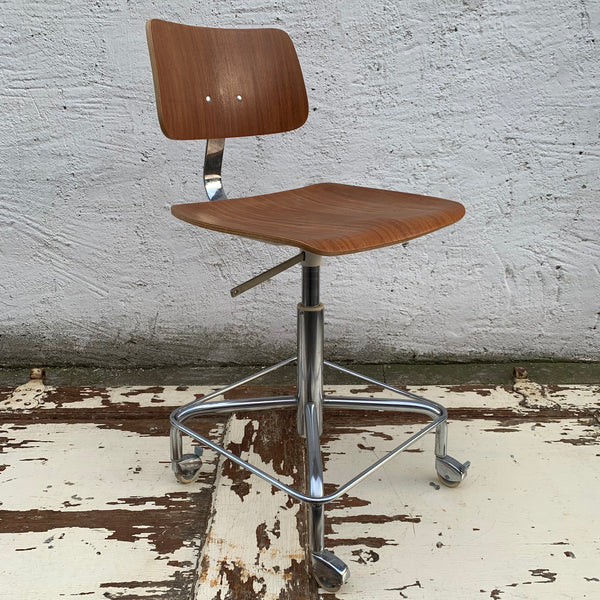 Alter Drehstuhl Werkstattstuhl von Bremshey