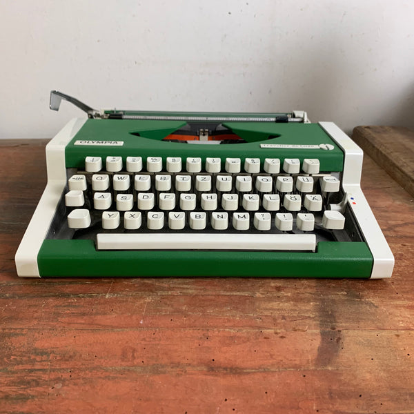 Vintage Reiseschreibmaschine Traveller de Luxe von Olympia grün