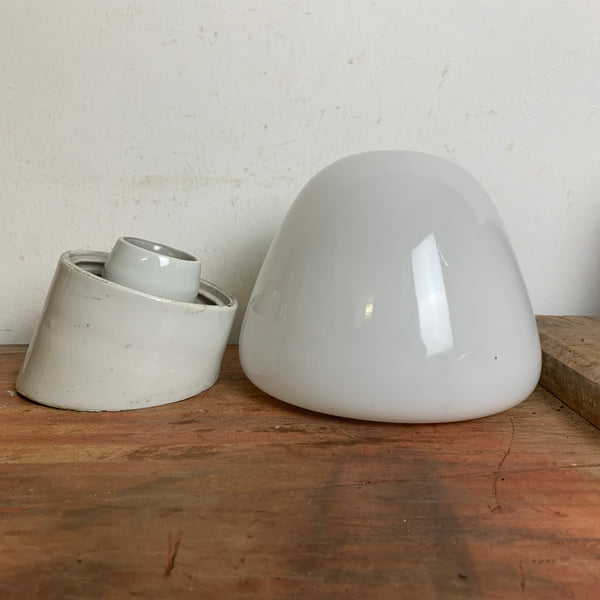 Bauhaus Pilz Wandlampe mit Knick