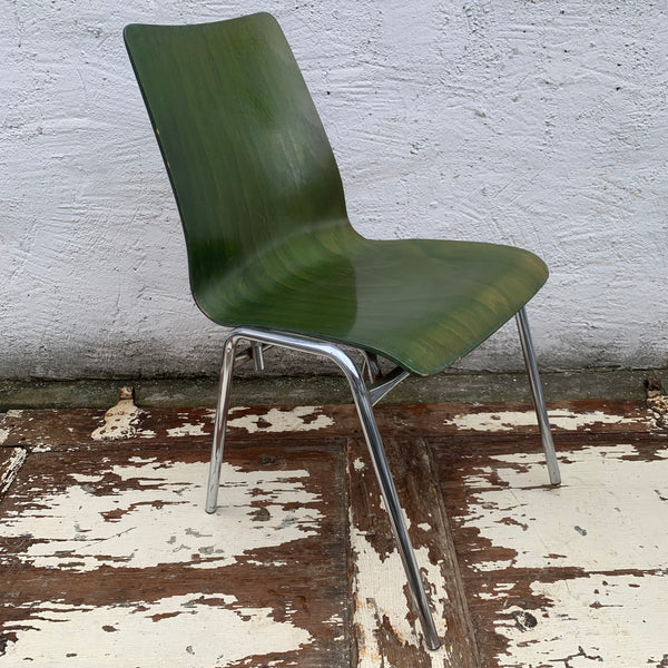 4 vintage Stapelstühle in grün