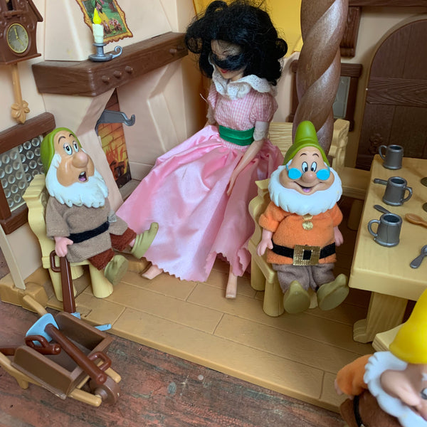 Disney Schneewittchen und die sieben Zwerge großes Landhaus Spielset mit Zubehör