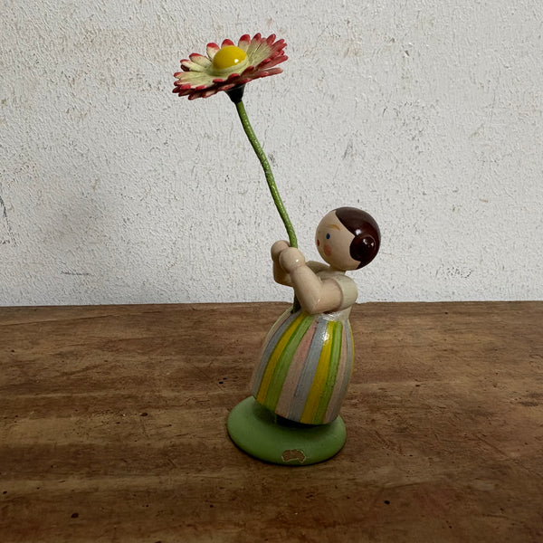 Blumenkind Mädchen mit Gänseblümchen von Weha