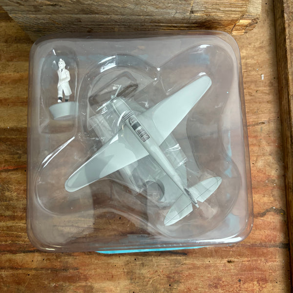 Modell Figur und Buch Tim und Struppi Das bordurische Jagdflugzeug mit Tim aus König Ottokars Zepter
