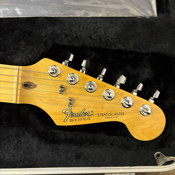 Vintage E-Gitarre 
1983 Fender Standard
Stratocaster (USA) mit Ahorngriffbrett in elfenbeinweiß Neuzustand