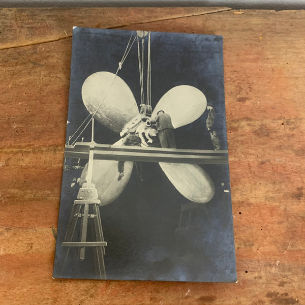 Ansichtskarte Antriebsschraube Passagierschiff Albert Ballin
der Hamburg-Amerika Linie
