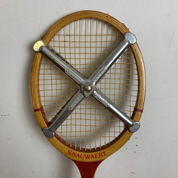 Vintage Holz Tennisschläger mit Spanner von Snauwaert