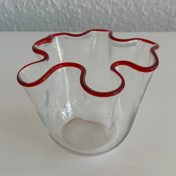 Vintage kleine Glas Falten Vase von Murano mit rotem Rand
