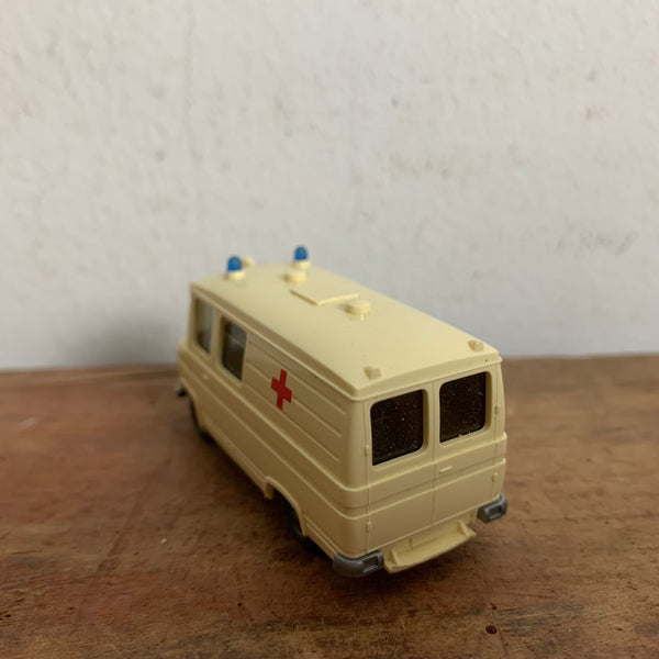 Vintage Modellauto Krankenwagen RTW von Wiking