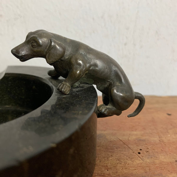 Art Deco Mamor Aschenbecher mit Bronze Dackel