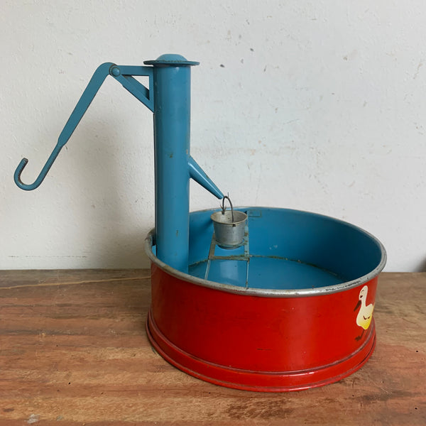 Vintage Blechspielzeug Wasser Brunnen mit Schwengelpumpe