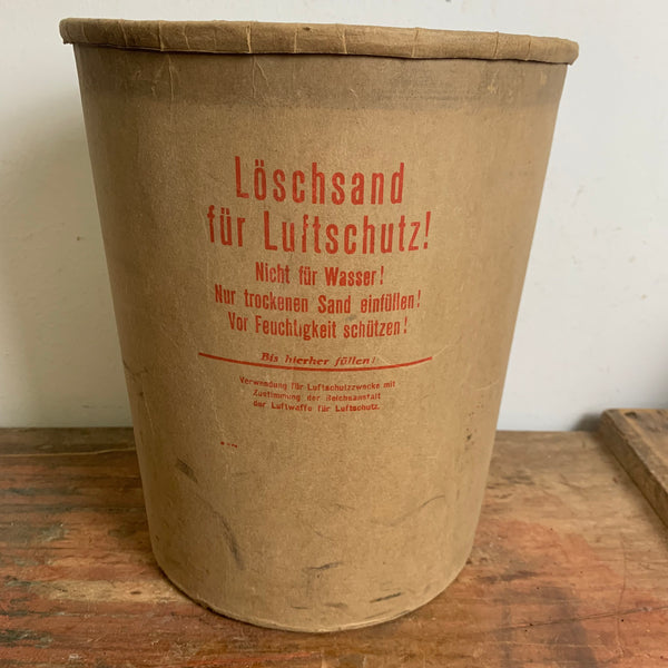 Historischer Eimer aus Pappe Löschsand für Luftschutz