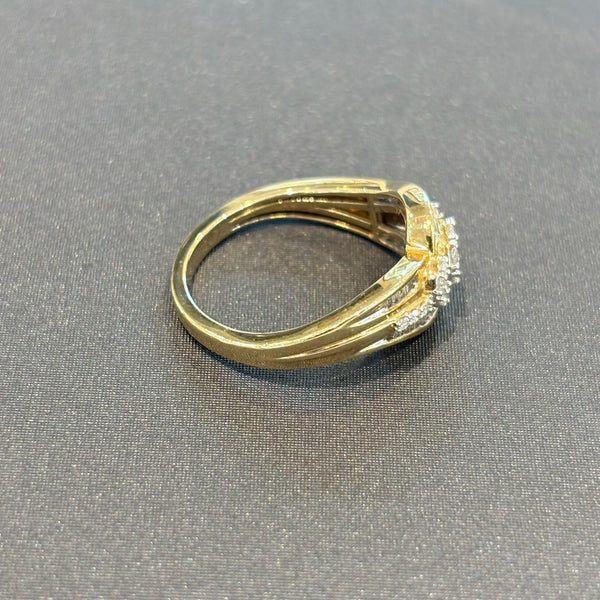 Diamantenbesetzer Goldring aus 9 Karat