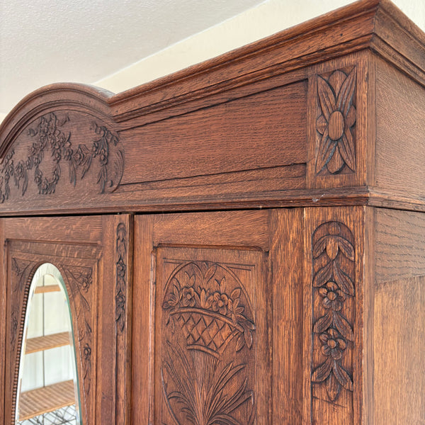 Antike Jugendstil Kleiderschrank aus Eiche mit ovalen Facettenschliff Spiegel