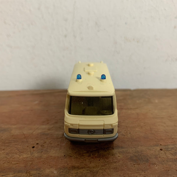 Vintage Modellauto Krankenwagen RTW von Wiking