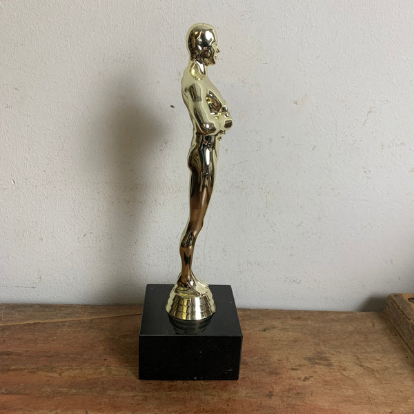 Pokal auf Marmorsockel
