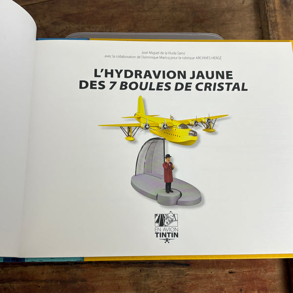 Modell Figur und Buch Tim und Struppi das Gelbe Wasserflugzeug mit Nestor aus Die sieben Kristallkugeln