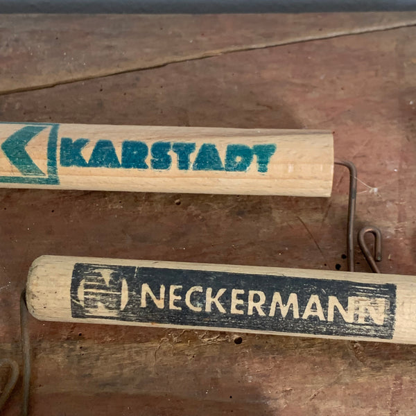 Vintage 18 Tragehilfe mit Holzgriff teils mit Werbung