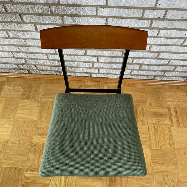 Minimalistisches skandinavisches Design 6 Stühle und ein ausziehbarer Esstisch