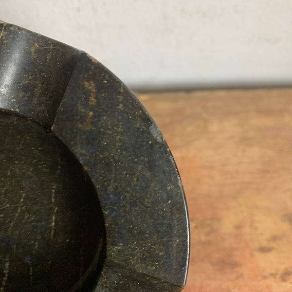 Art Deco Mamor Aschenbecher mit Bronze Dackel