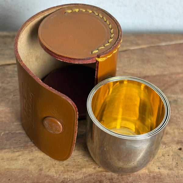Vintage Trinkbecher Set im Lederetui