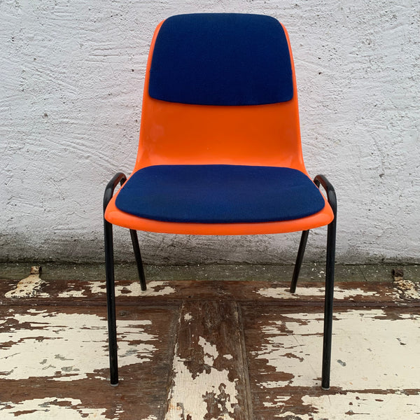 Vintage Stapelstuhl von Sulo in orange