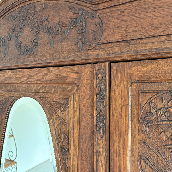 Antike Jugendstil Kleiderschrank aus Eiche mit ovalen Facettenschliff Spiegel