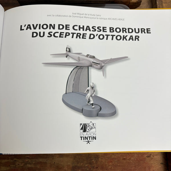 Modell Figur und Buch Tim und Struppi Das bordurische Jagdflugzeug mit Tim aus König Ottokars Zepter