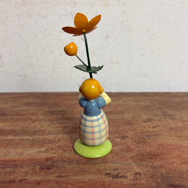 Blumenkind Mädchen mit gelber  Blume von Weha