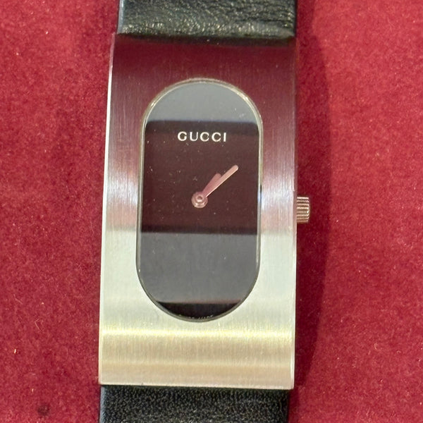 Vintage Quarz Armbanduhr 2400L von Tom Ford für Gucci schwarzes Zifferblatt schwarzes Band