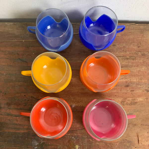 Vintage bunte Trinkbecher Tasssen