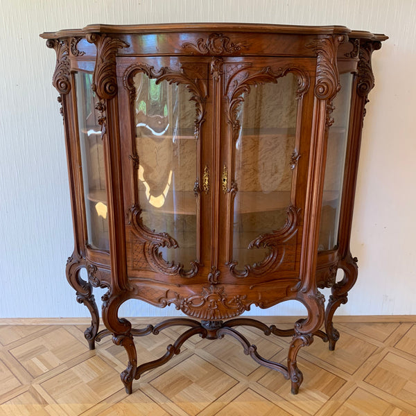 Antike Historismus Vitrine im Rokokostil