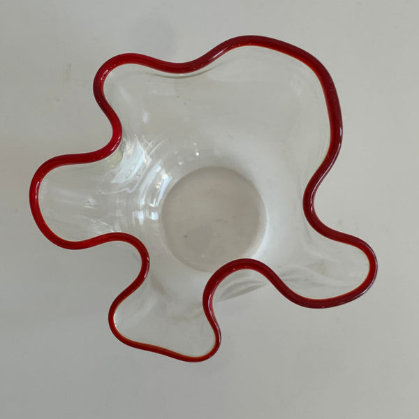 Vintage kleine Glas Falten Vase von Murano mit rotem Rand