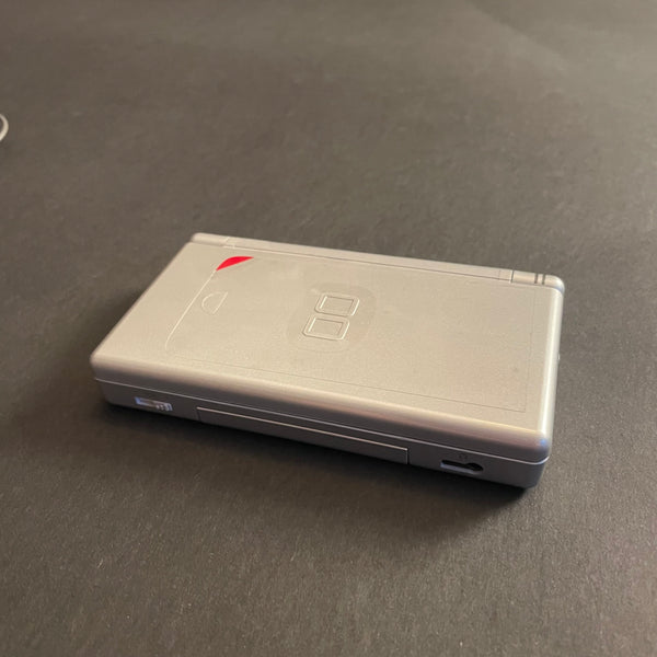 Nintendo DS lite in Grau mit Ladegerät