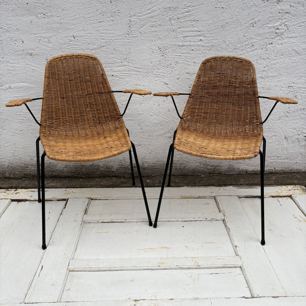 Zwei Vintage Basket Chair Korbstuhl mit Armlehnen von Gian Franco Legler