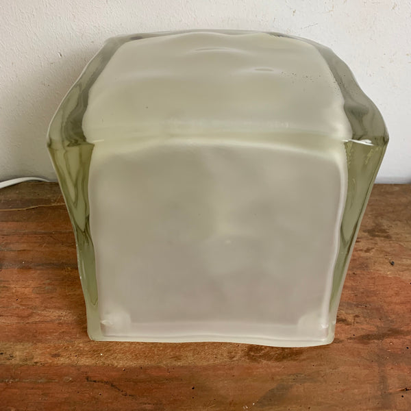 Iviken Ice Cube Tischlampe von Ikea