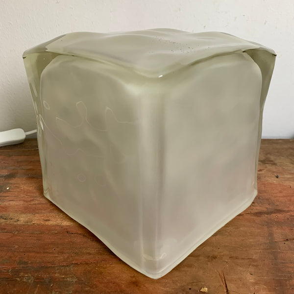 Iviken Ice Cube Tischlampe von Ikea