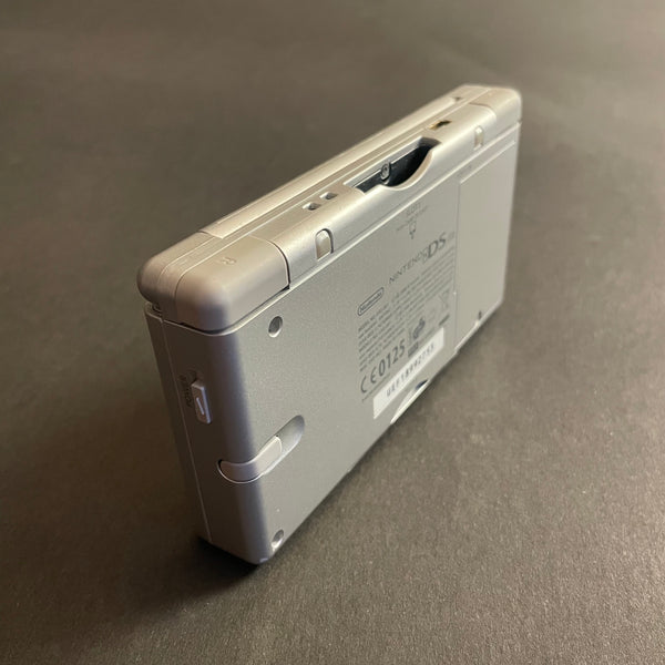 Nintendo DS lite in Grau mit Ladegerät